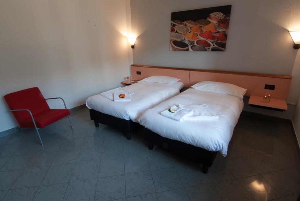 Hotel Bahnhof Haus Chiasso Luaran gambar