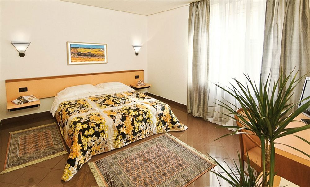 Hotel Bahnhof Haus Chiasso Luaran gambar
