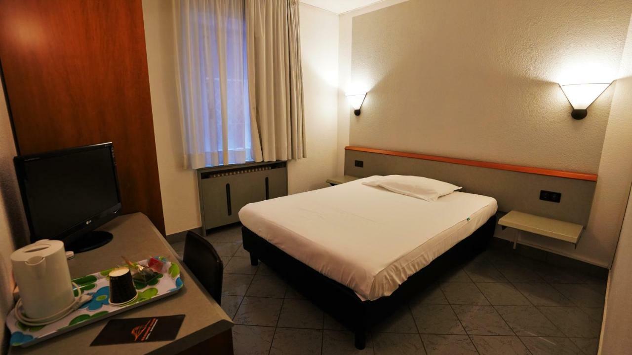 Hotel Bahnhof Haus Chiasso Luaran gambar